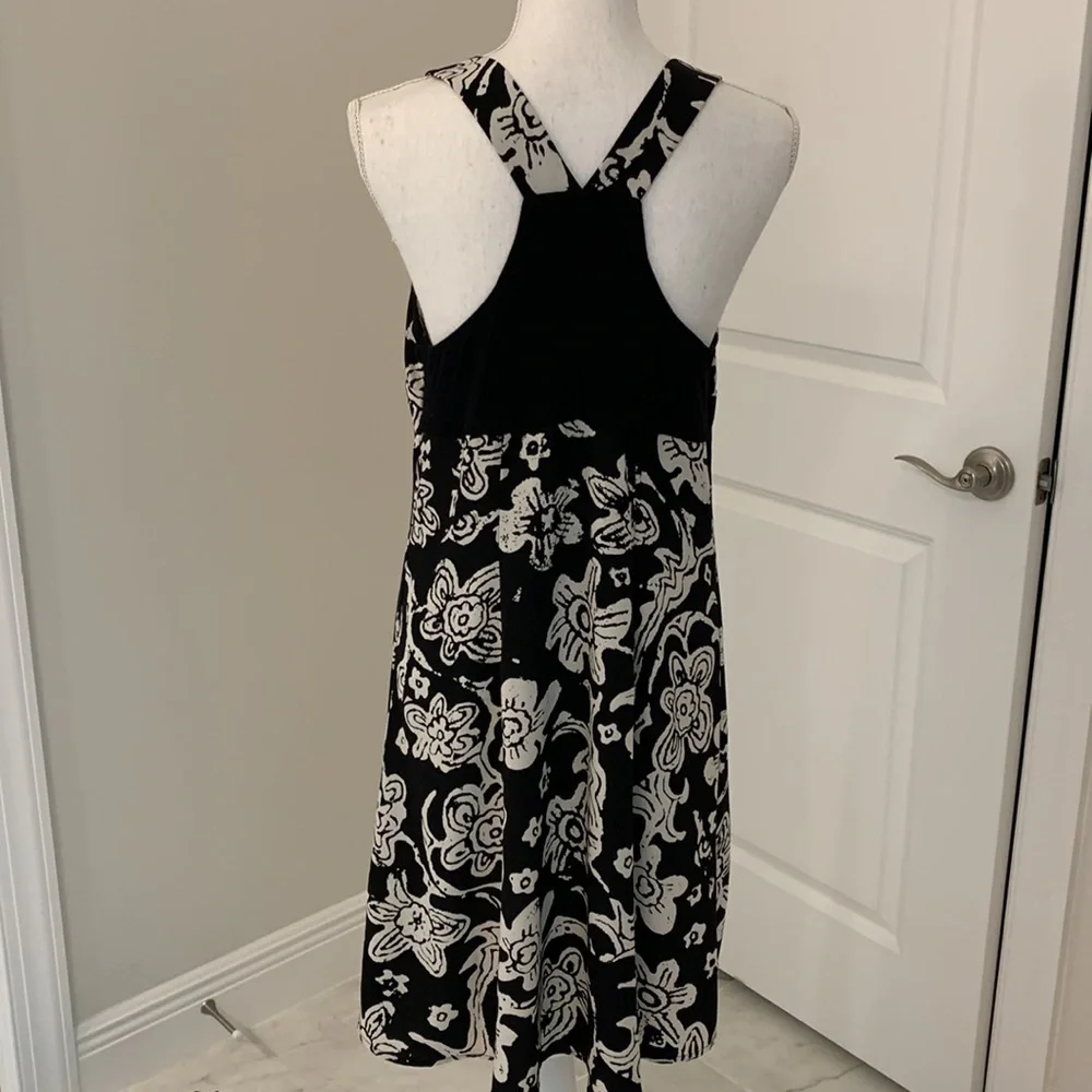 CAbi Black & White razorback V-neck dress - M - Picture 3 of 6
